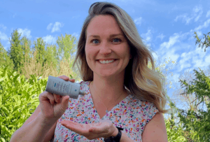 woman pouring sunscreen in her hands